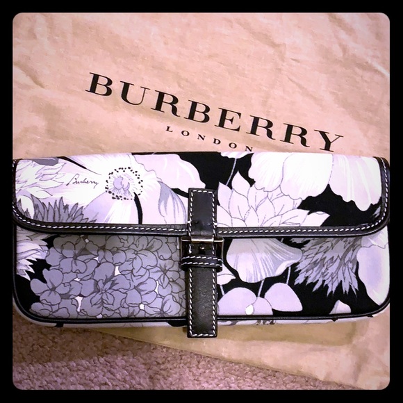 Burberry Clutch - Authentic - Picture 1 of 8